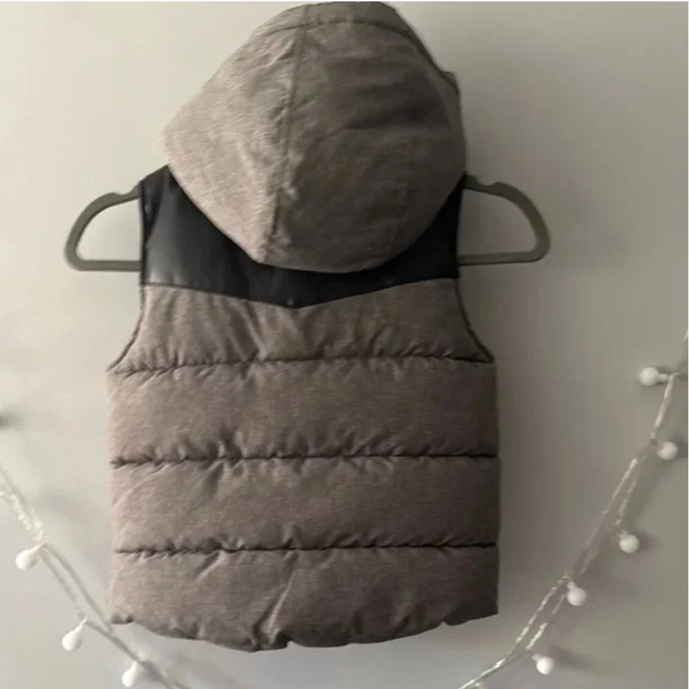 H&M Kids Hooded Vest with Black Accents size 4-6T LIKE NEW